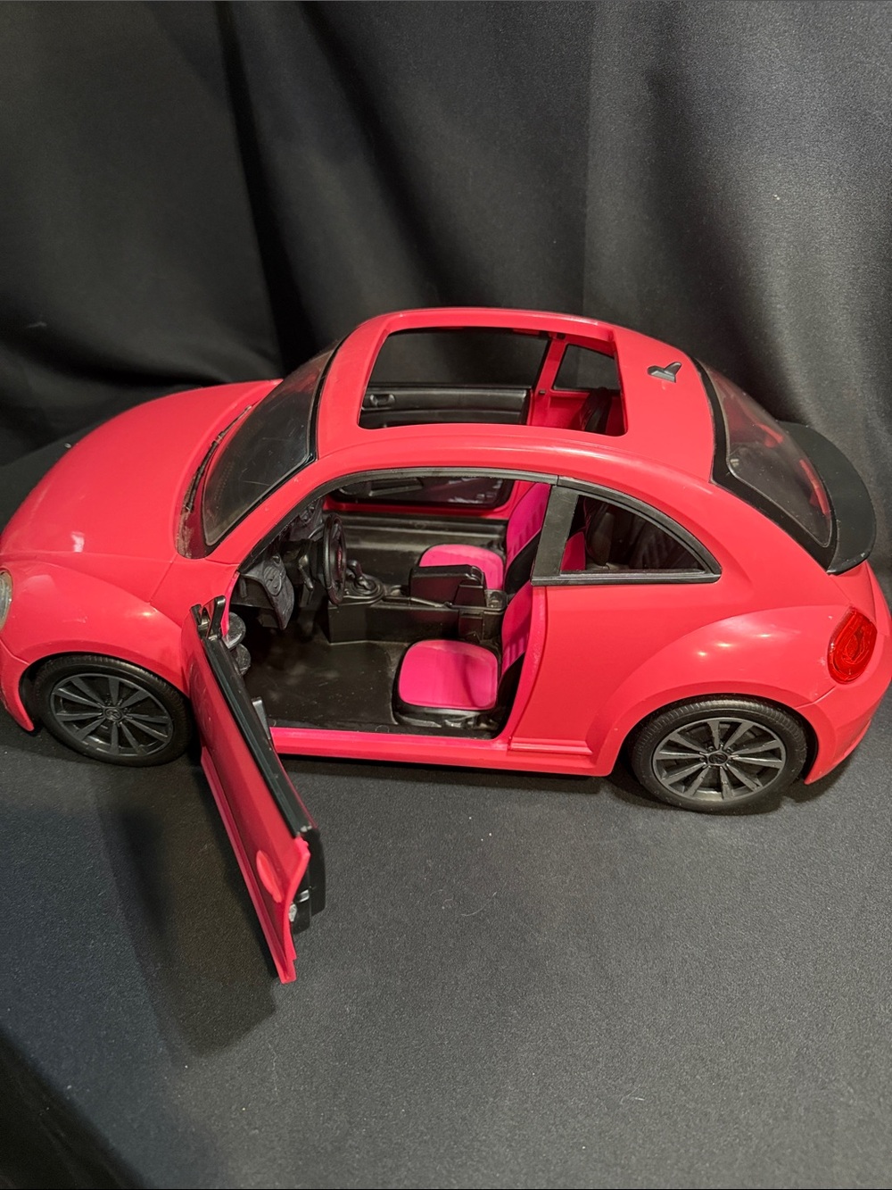 2013 Mattel Barbie Doll Volkswagen VW Hot Pink Beetle Car Bug - Picture 8 of 9